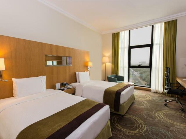 фото Holiday Inn Abu Dhabi изображение №30
