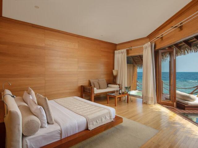 фото Adaaran Prestige Water Villas (ex. Meedhupparu Water Villas) изображение №6