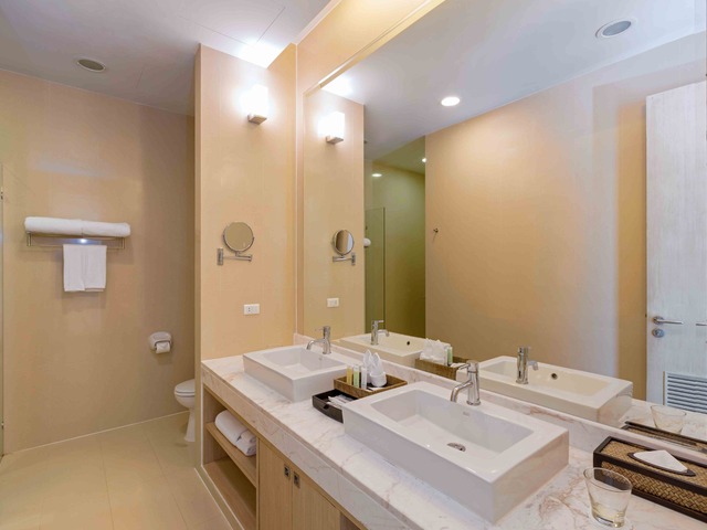 фотографии отеля Splash Beach Resort (ex. Grand West Sands Resort & Villas; Centara West Sands Phuket) изображение №87