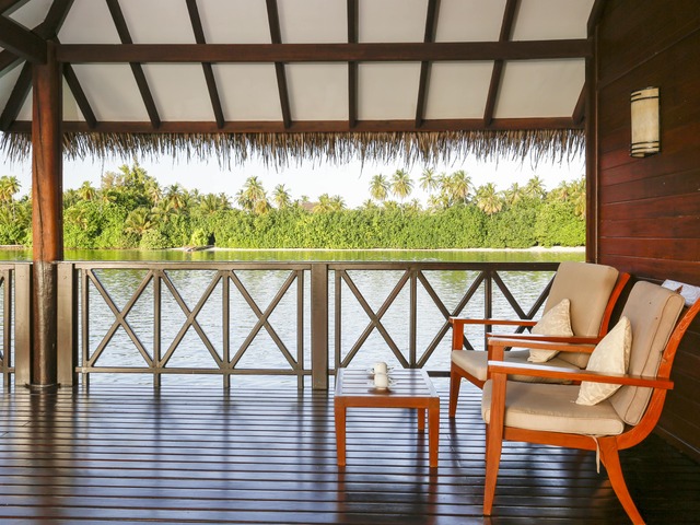 фото Medhufushi Island Resort изображение №6