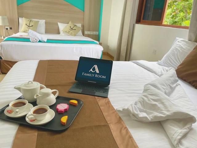 фото Kue Hotels (ex. Aquzz inn Maafushi; Beachwood Maafushi) изображение №14