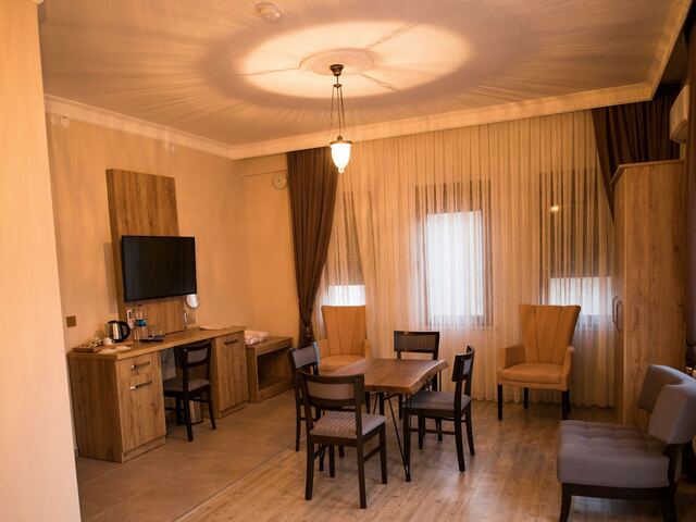 Мини-отель "баттерфляй". Villy uley отель. Butterfly club zurich vesna. Баттерфляй гостевая. Гостиница для бабочек.