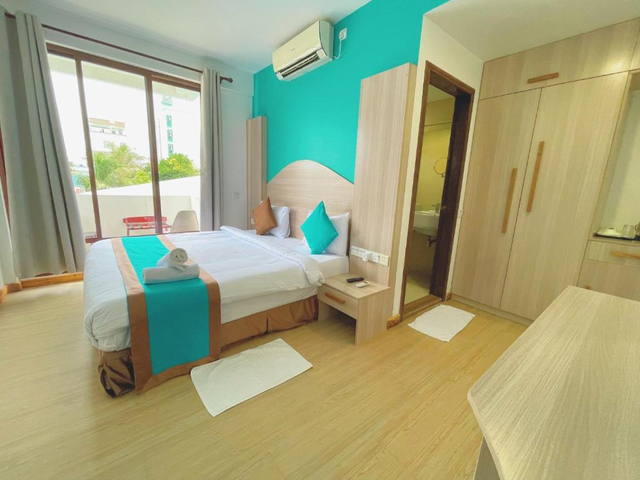фото Kue Hotels (ex. Aquzz inn Maafushi; Beachwood Maafushi) изображение №10