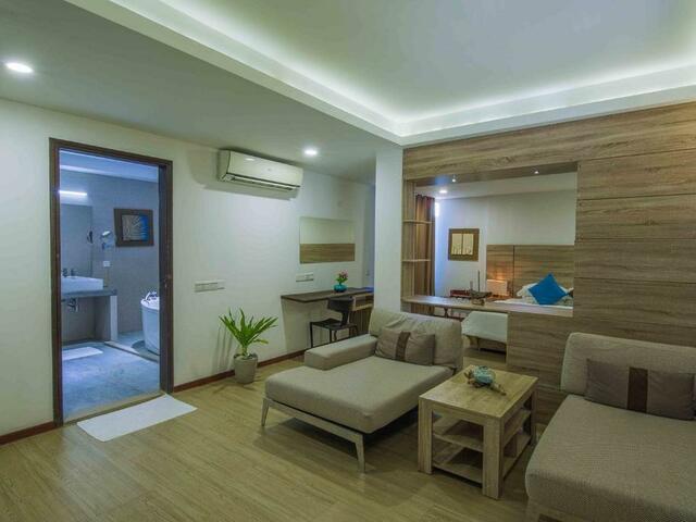 фото Kue Hotels (ex. Aquzz inn Maafushi; Beachwood Maafushi) изображение №6