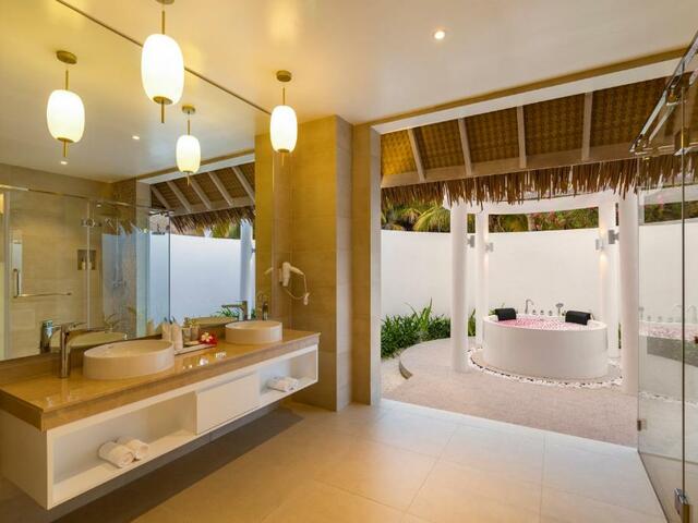 фото Bandos Maldives (ex. Bandos Island Resort & Spa) изображение №18