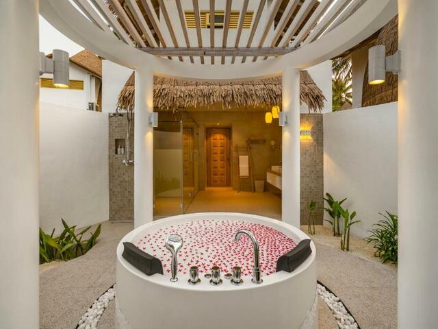 фотографии Bandos Maldives (ex. Bandos Island Resort & Spa) изображение №16