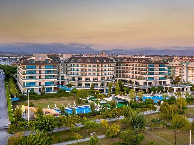 фотографии отеля Commodore Elite Suites & Spa изображение №11