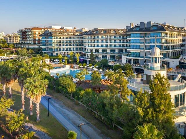 фото отеля Commodore Elite Suites & Spa изображение №9