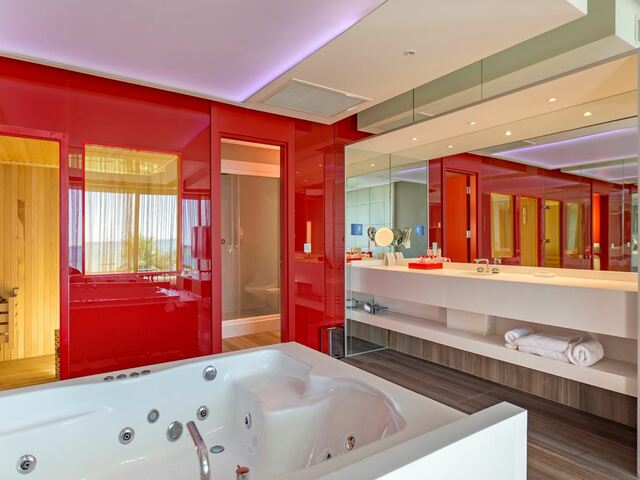 фото Adam & Eve изображение №18