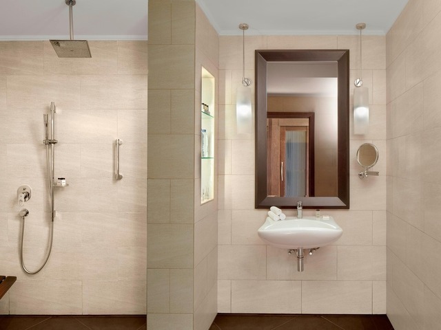 фото Sheraton Sharjah Beach Resort & Spa изображение №18