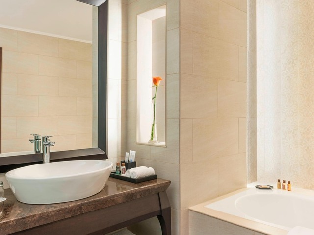 фото отеля Sheraton Sharjah Beach Resort & Spa изображение №17