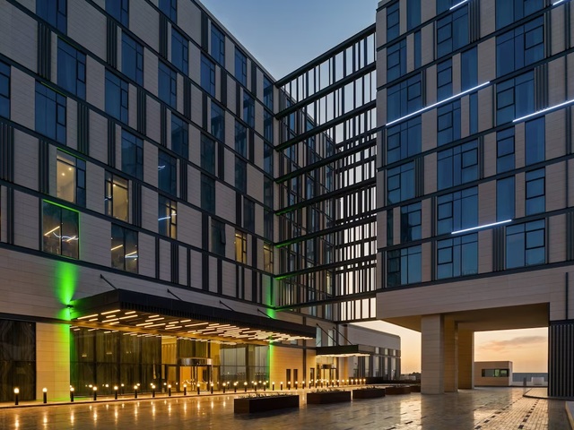фотографии отеля Holiday Inn Dubai Al-Maktoum Airport, An IHG изображение №11