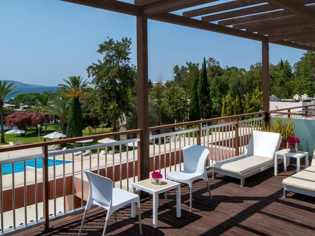 фото DoubleTree By Hilton Bodrum Isil Club Resort (ex. Coralia Club Milta) изображение №82