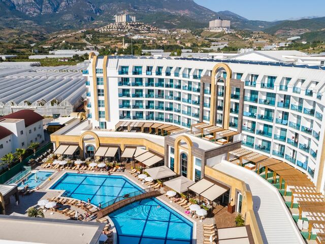 фото отеля The Lumos Deluxe Resort изображение №1