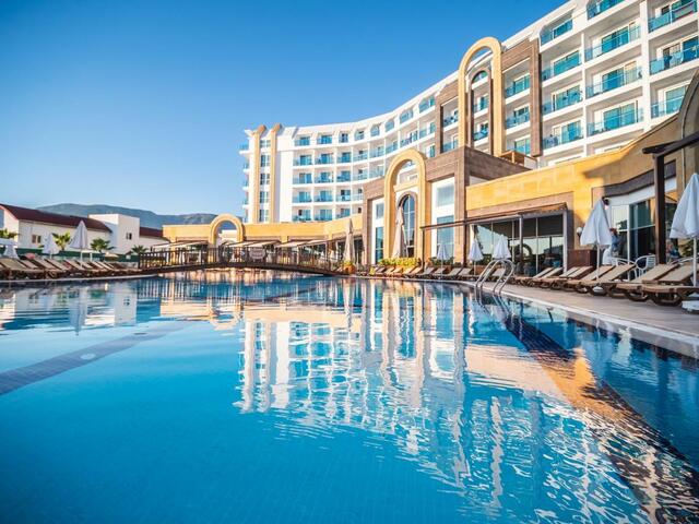 фото отеля The Lumos Deluxe Resort изображение №9
