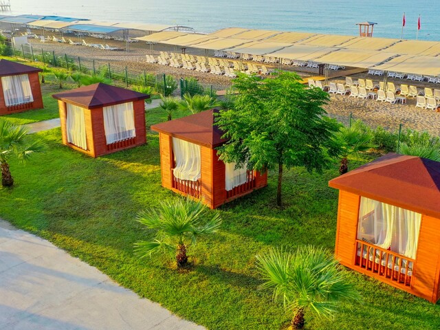 фотографии отеля Crystal Boutique Beach Resort изображение №3