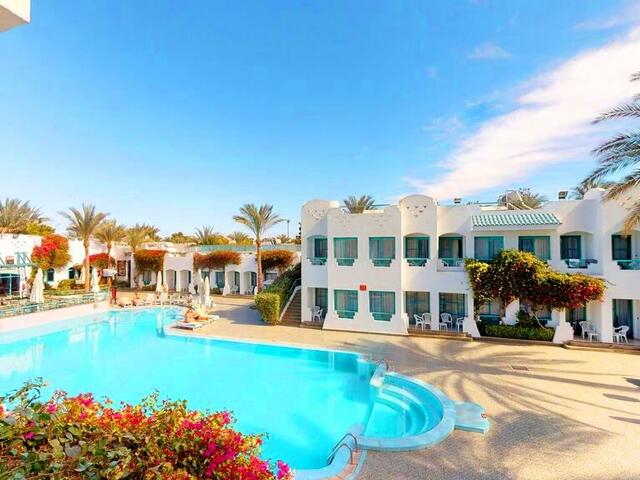 фото отеля Falcon Hills изображение №33