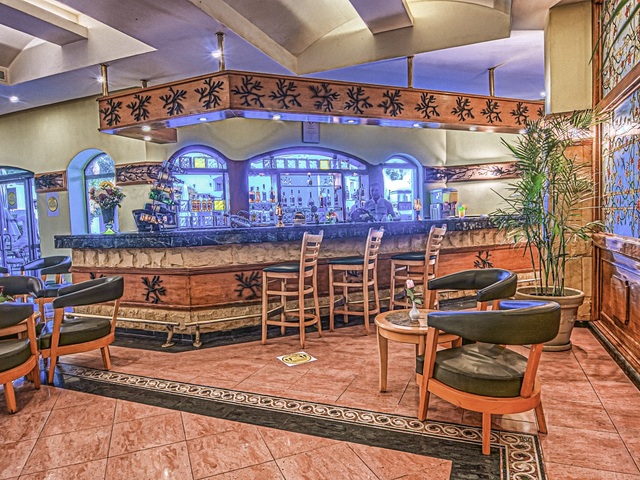 фото отеля Falcon Hills изображение №21