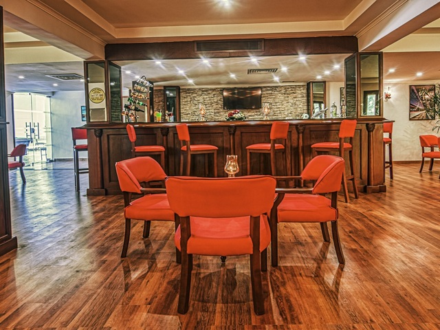 фото отеля Falcon Hills изображение №13