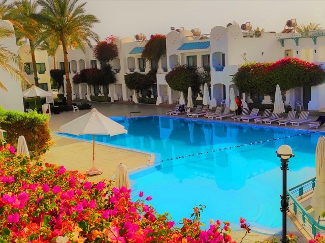 фотографии отеля Falcon Hills изображение №11