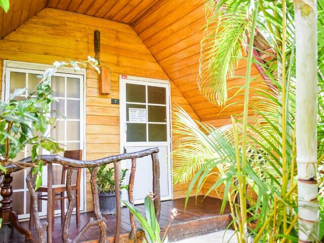 Emerald Guest House & Villa