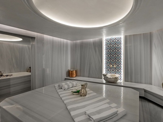 фото Crowne Plaza Istanbul Ortakoy Bosphorus, An IHG Hotel изображение №22