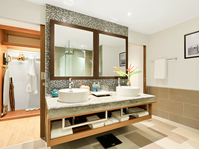 фотографии Outrigger Khao Lak Beach Resort (ex.Manathai; Royal Bangsak Beach Resort) изображение №16