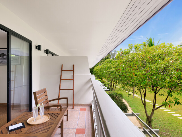 фото отеля Outrigger Khao Lak Beach Resort (ex.Manathai; Royal Bangsak Beach Resort) изображение №9