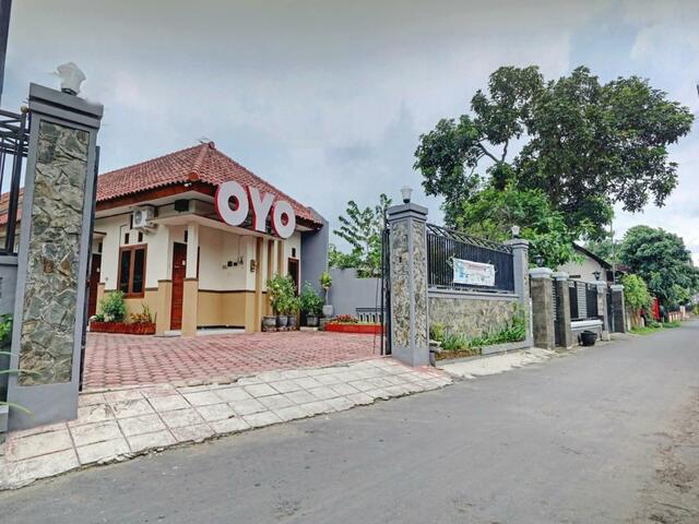 фото отеля Super OYO 2835 Sakinah Family Residence изображение №17