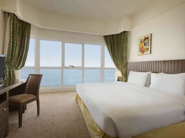 фотографии отеля Ramada by Wyndham Beach Ajman (ex. Landmark Suites Ajman; Coral Suites; Safir Dana Beach Resort) изображение №27