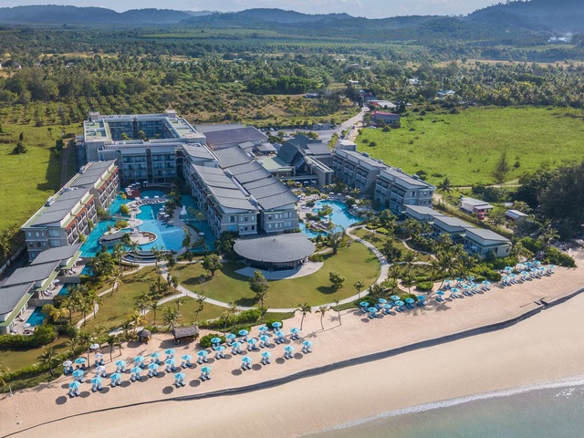 http://Le%20Meridien%20Khao%20Lak%20Resort%20And%20Spa%20(ex.%20Bangsak%20Merlin%20Resort)