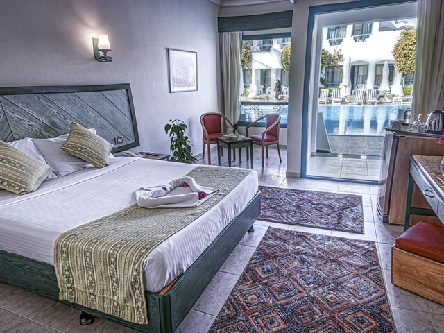 фото Falcon Hills изображение №6