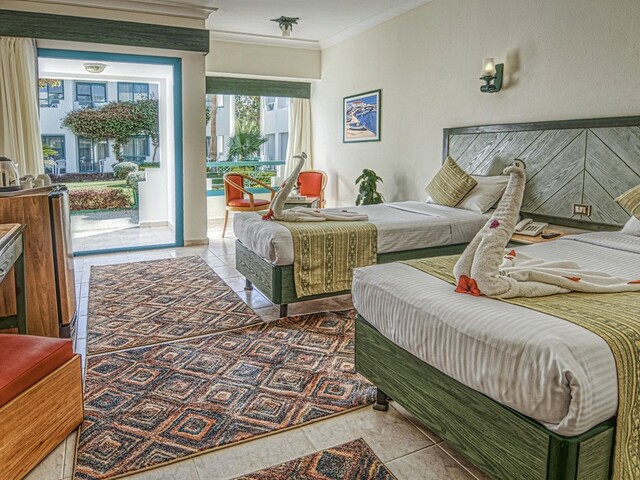 фото Falcon Hills изображение №2