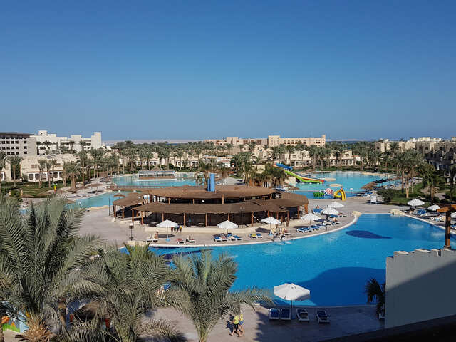 http://Royal%20Lagoons%20Resort%20&%20Aqua%20Park%20(ех.%20Premium%20Blue%20Lagoon%20Resort;%20Pyramisa%20Blue%20Lagoon)