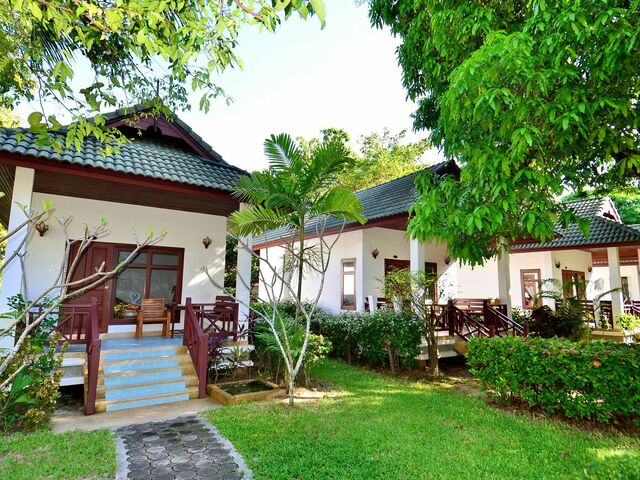 фото First Bungalow Beach Resort изображение №10