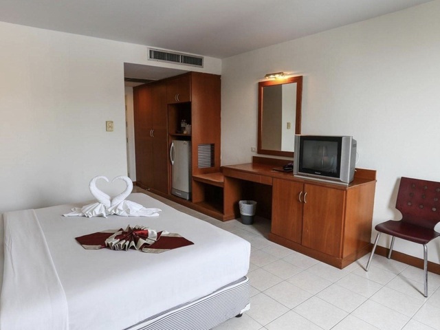 фотографии отеля Crown Pattaya Beach изображение №3