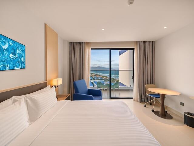фотографии отеля The Western Seaview Cam Ranh Condotel изображение №7