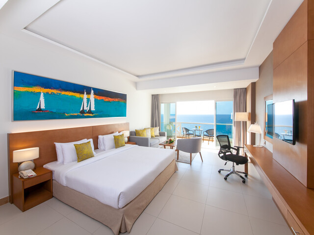 фото отеля Ramada by Wyndham Beach Ajman (ex. Landmark Suites Ajman; Coral Suites; Safir Dana Beach Resort) изображение №25