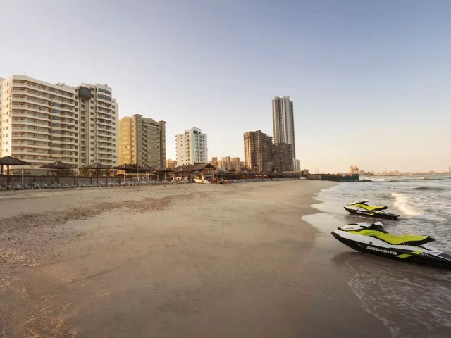 фото Ramada by Wyndham Beach Ajman (ex. Landmark Suites Ajman; Coral Suites; Safir Dana Beach Resort) изображение №22