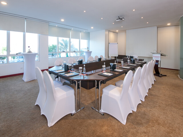 фото Ramada by Wyndham Beach Ajman (ex. Landmark Suites Ajman; Coral Suites; Safir Dana Beach Resort) изображение №18