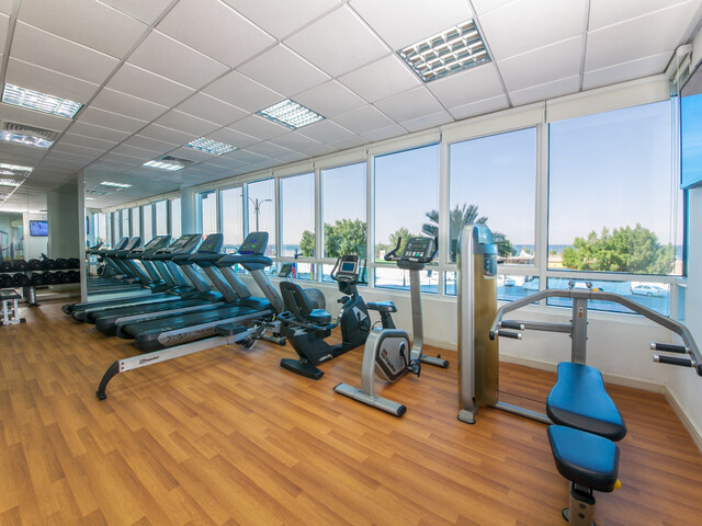 фотографии Ramada by Wyndham Beach Ajman (ex. Landmark Suites Ajman; Coral Suites; Safir Dana Beach Resort) изображение №16