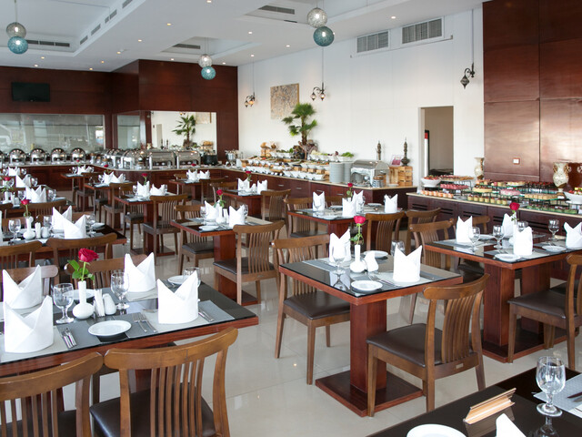 фотографии Ramada by Wyndham Beach Ajman (ex. Landmark Suites Ajman; Coral Suites; Safir Dana Beach Resort) изображение №12