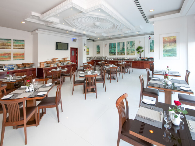 фото Ramada by Wyndham Beach Ajman (ex. Landmark Suites Ajman; Coral Suites; Safir Dana Beach Resort) изображение №10