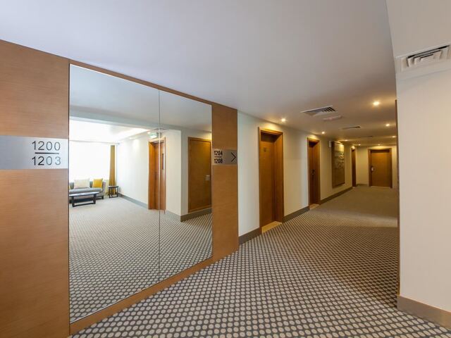 фотографии отеля Ramada by Wyndham Beach Ajman (ex. Landmark Suites Ajman; Coral Suites; Safir Dana Beach Resort) изображение №7