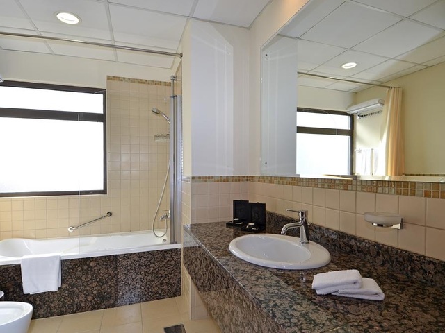 фото Roda Amwaj Suites изображение №14