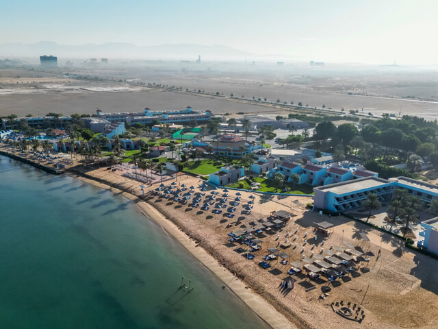 фото BM Beach Resort (ex. Smartline Bin Majid Beach Resort)  изображение №10