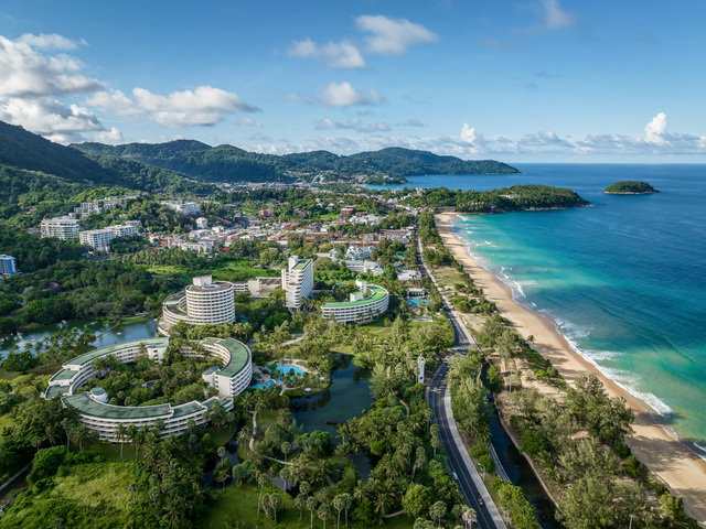 фото отеля Pullman Phuket Karon Beach Resort (ex. Phuket Arcadia Karon Beach Resort; Hilton Phuket Arcadia Resort & Spa) изображение №1
