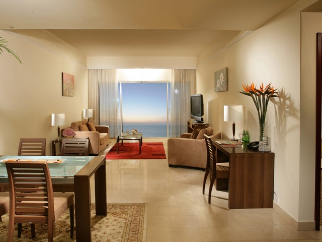 фото Ramada by Wyndham Beach Ajman (ex. Landmark Suites Ajman; Coral Suites; Safir Dana Beach Resort) изображение №6