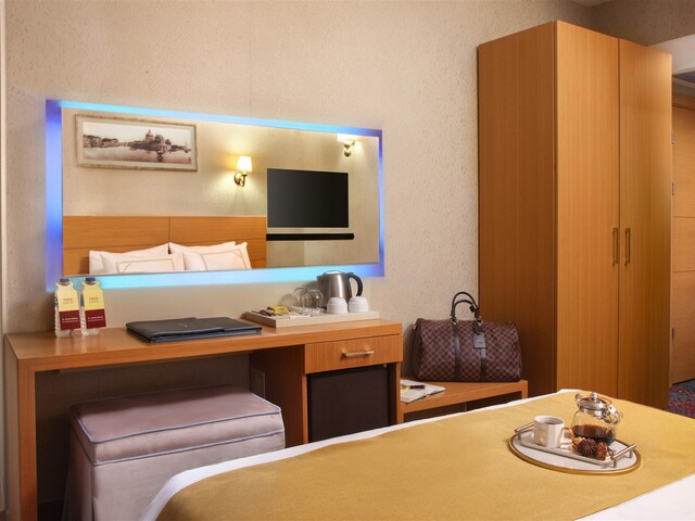 фотографии отеля Almina изображение №7