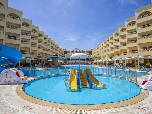http://AMC%20Royal%20Hotel%20&%20Spa%20(ex.%20AMC%20Royal;%20AMC%20Azur%20Resort;%20AMC%20Azur%20Grand%20Resort)